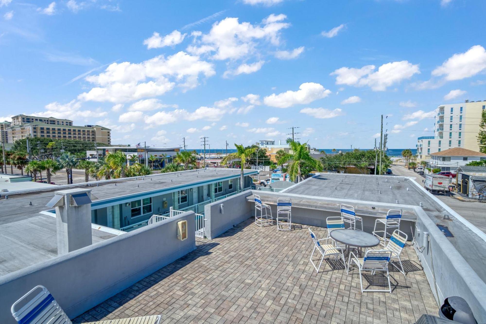 Camelot Beach Suites Clearwater Beach Exterior photo