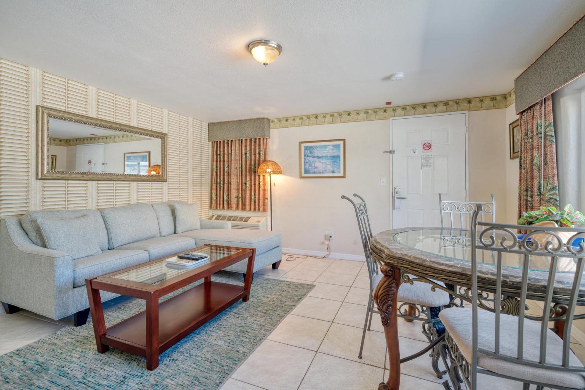 Camelot Beach Suites Clearwater Beach Exterior photo
