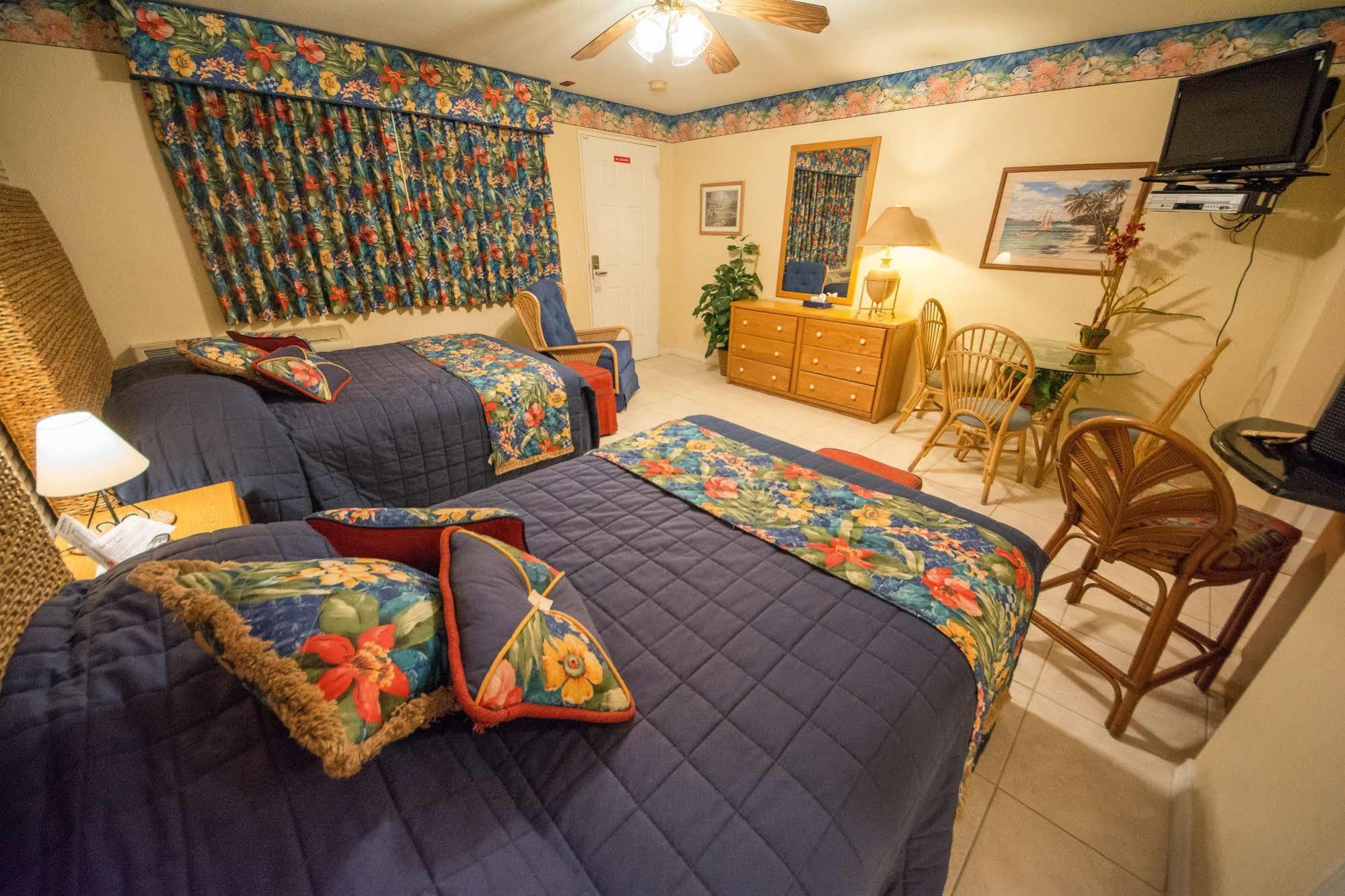 Camelot Beach Suites Clearwater Beach Exterior photo